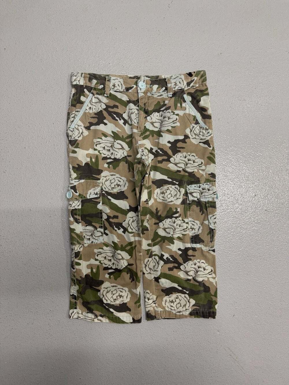 London Blues Camo Floral Print Cargo Capri Pants